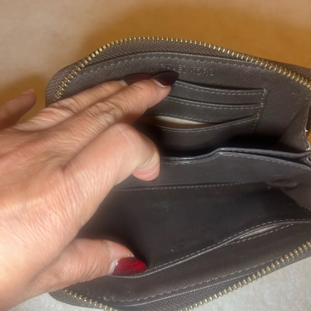 Michael Kors‎ Black and Gold Wristlet